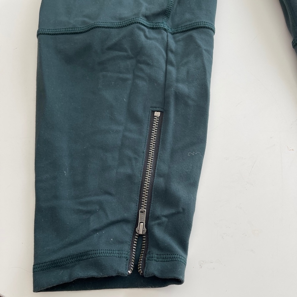 Lululemon multi pocket pants size 6 - Picture 3 of 3